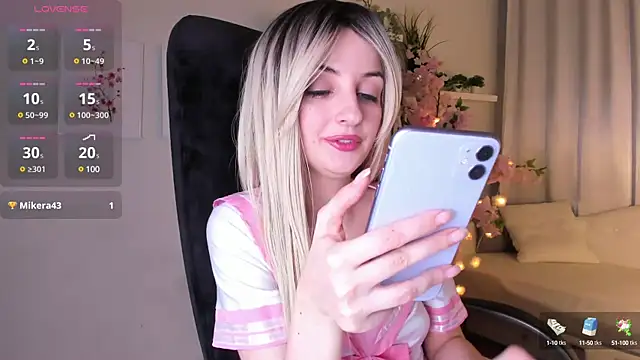 Snapshot of Katty_Lights chatting on March 8, 5:33 pm Katty Lights online show from March 8, 5:33 pm
