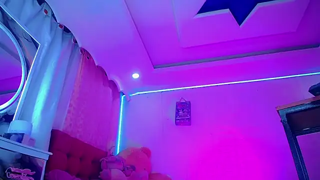 TiffanyMackensyy online show from June 3, 1:17 am