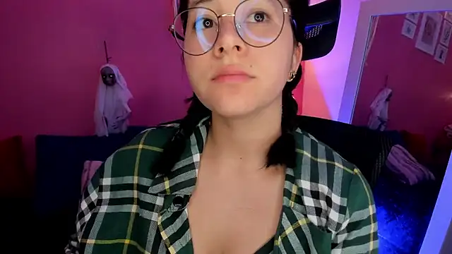 agnes 213 online show from October 11, 2:40 pm