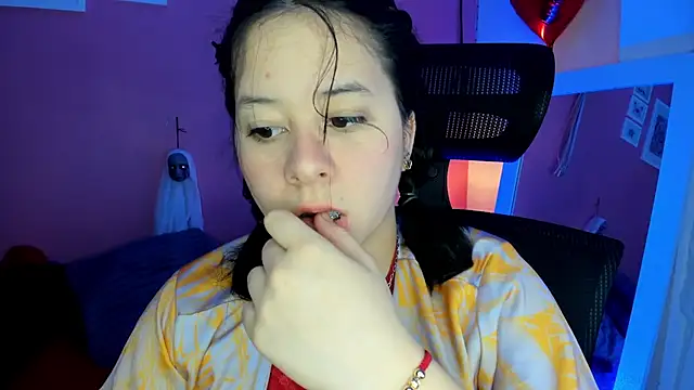 agnes 213 online show from October 4, 3:02 pm