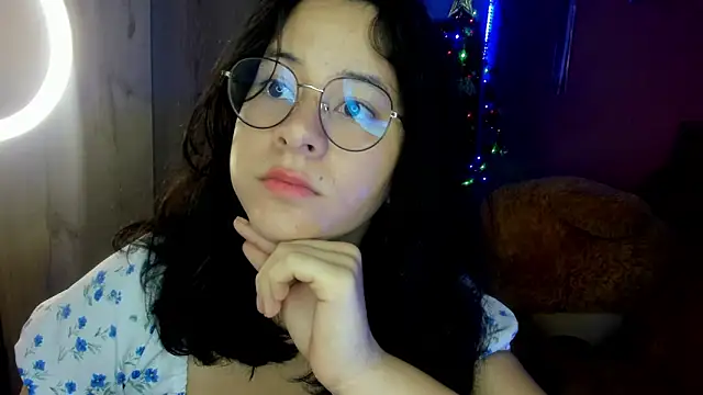 agnes 213 online show from December 4, 1:32 pm