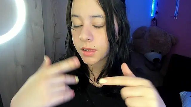 agnes 213 online show from November 19, 12:49 pm