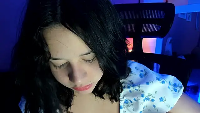 agnes 213 online show from September 29, 2:01 pm