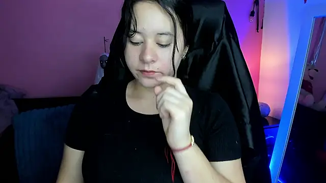 agnes 213 online show from October 18, 2:08 pm