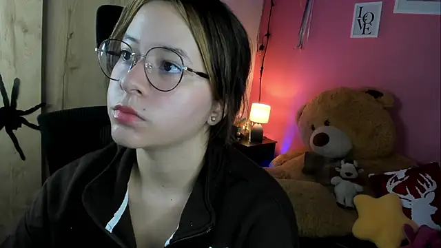 Snapshot of agnes_213 chatting on February 20, 2:19 pm agnes 213 online show from February 20, 2:19 pm