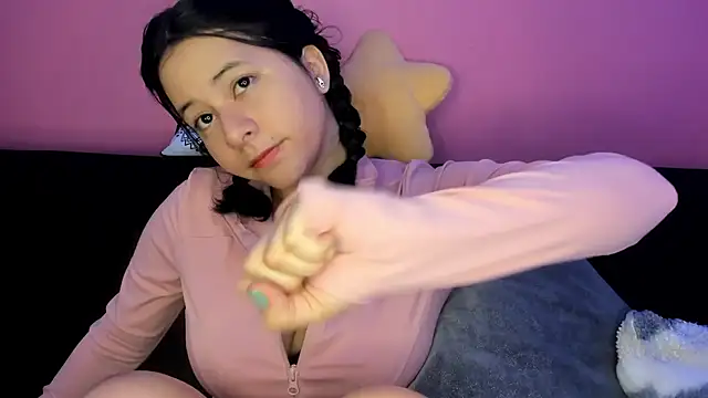 agnes 213 online show from November 12, 1:26 pm