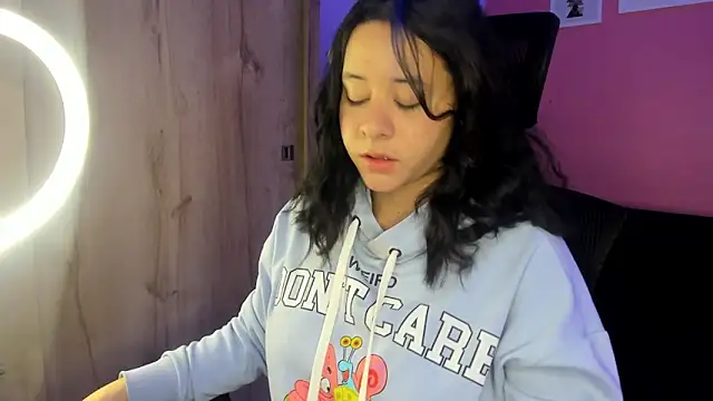 agnes 213 online show from November 15, 1:48 pm