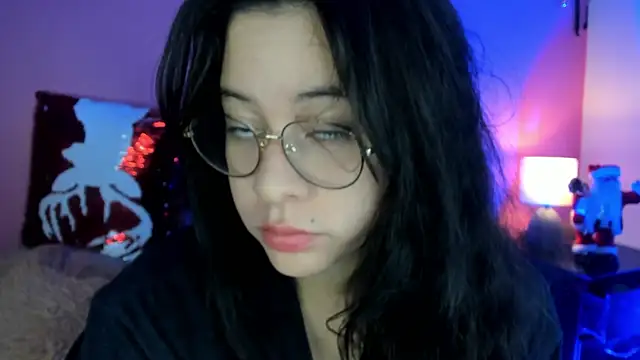 agnes 213 online show from January 18, 2:09 pm