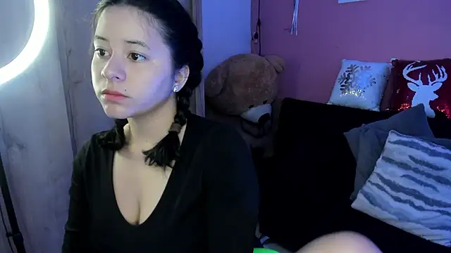 agnes 213 online show from November 24, 1:44 pm