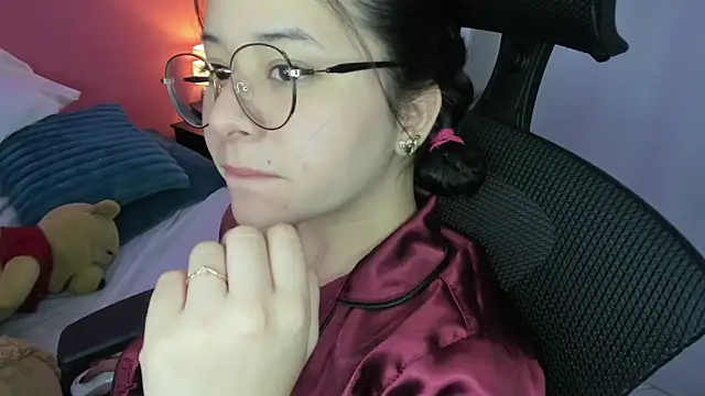 agnes 213 online show from September 22, 1:17 pm