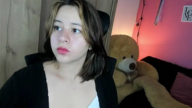 Snapshot of agnes_213 chatting on February 27, 1:33 pm agnes 213 online show from February 27, 1:33 pm