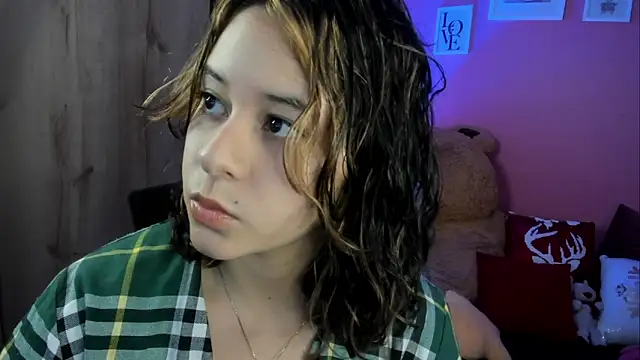 Snapshot of agnes_213 chatting on February 18, 2:02 pm agnes 213 online show from February 18, 2:02 pm