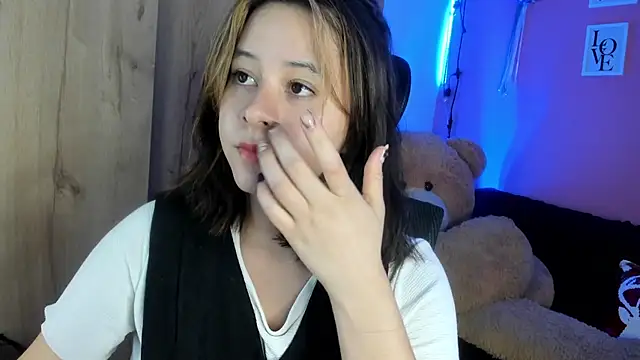 Snapshot of agnes_213 chatting on February 26, 2:39 pm agnes 213 online show from February 26, 2:39 pm