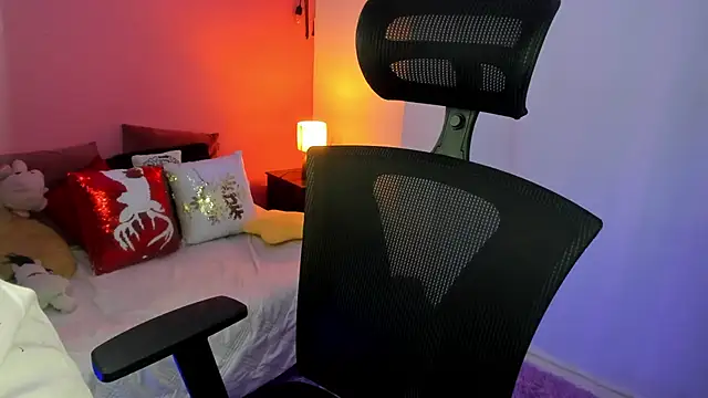 Snapshot of agnes_213 chatting on February 7, 1:52 pm agnes 213 online show from February 7, 1:52 pm