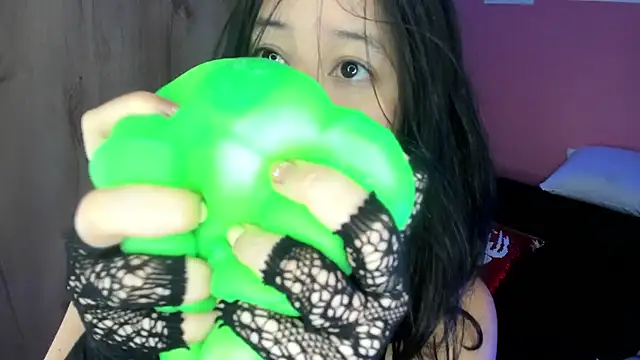 agnes 213 online show from November 21, 1:43 pm