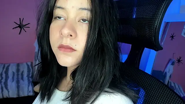 agnes 213 online show from October 30, 8:28 pm