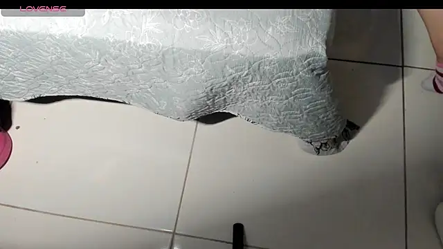 Snapshot of AshleyandTyler chatting on December 17, 11:32 pm AshleyandTyler online show from December 17, 11:32 pm