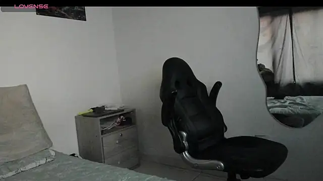 Snapshot of AshleyandTyler chatting on December 14, 10:15 pm AshleyandTyler online show from December 14, 10:15 pm