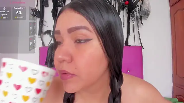 Venus Blackk online show from November 2, 7:30 pm