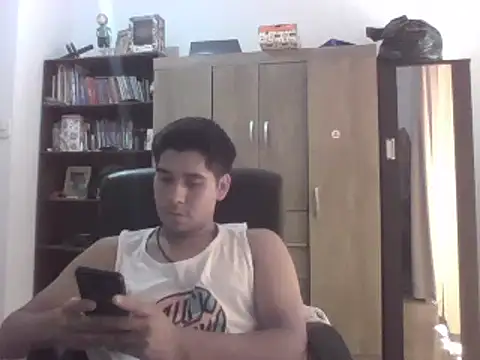 Snapshot of estudiante69 chatting on February 28, 5:26 pm estudiante69 online show from February 28, 5:26 pm
