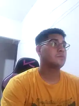 Snapshot of estudiante69 chatting on February 12, 8:08 pm estudiante69 online show from February 12, 8:08 pm