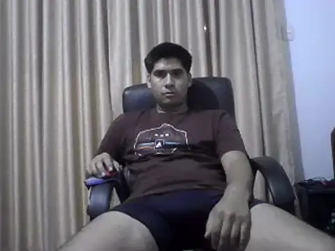 Snapshot of estudiante69 chatting on December 9, 12:01 am estudiante69 online show from December 9, 12:01 am