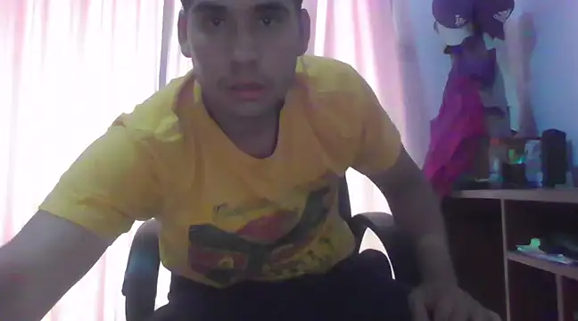 Snapshot of estudiante69 chatting on February 8, 9:25 pm estudiante69 online show from February 8, 9:25 pm