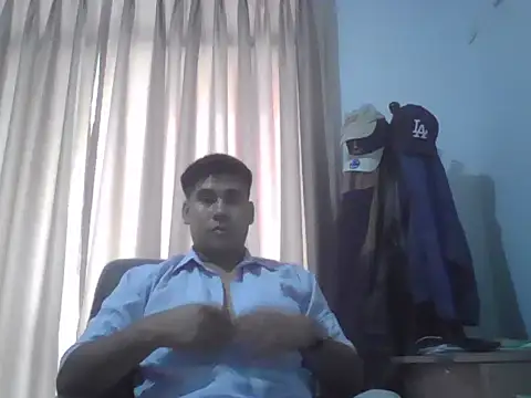 Snapshot of estudiante69 chatting on February 16, 8:07 pm estudiante69 online show from February 16, 8:07 pm