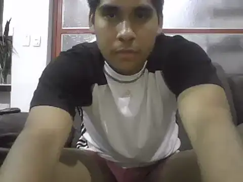 Snapshot of estudiante69 chatting on January 23, 12:04 am estudiante69 online show from January 23, 12:04 am
