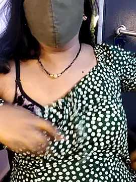 RomeoJuliet345 online show from February 12, 7:08 am