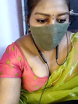 RomeoJuliet345 online show from April 18, 7:07 pm