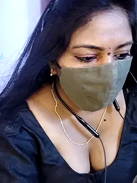 RomeoJuliet345 online show from May 31, 1:39 pm