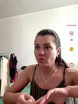 Snapshot of MiraMiss chatting on June 4, 11:59 am MiraMiss online show from June 4, 11:59 am
