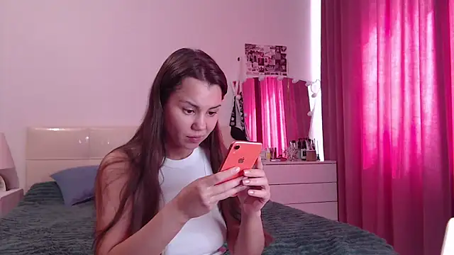 Snapshot of MiraMiss chatting on June 17, 6:24 am MiraMiss online show from June 17, 6:24 am