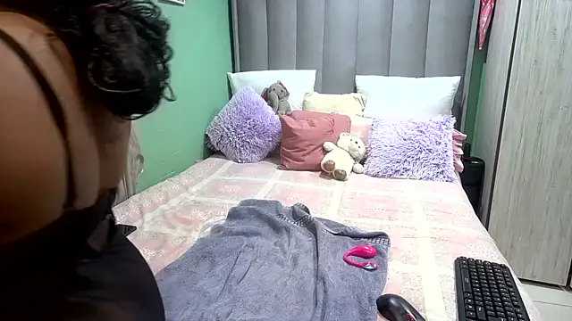 SexyEbony37X online show from April 7, 7:15 pm