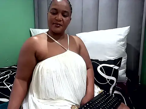 SexyEbony37X online show from June 21, 7:47 am