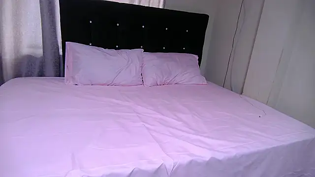 petite paola online show from January 3, 7:07 pm