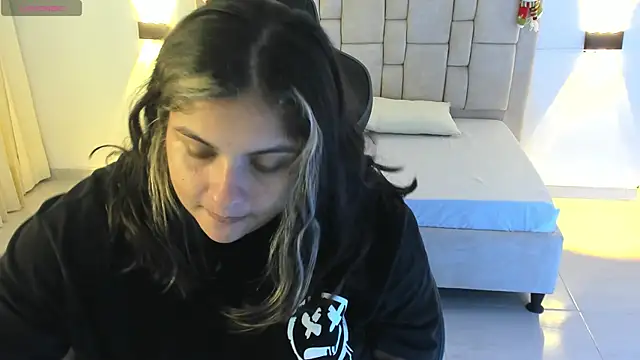 Snapshot of Sienna_Jones chatting on December 31, 1:08 pm Sienna Jones online show from December 31, 1:08 pm