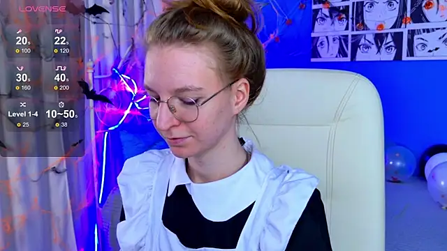 Snapshot of VioletShine chatting on October 30, 8:45 am VioletShine online show from October 30, 8:45 am