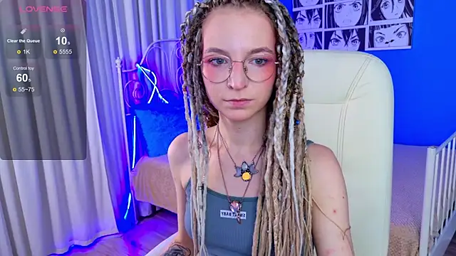 Snapshot of VioletShine chatting on November 17, 3:05 pm VioletShine online show from November 17, 3:05 pm