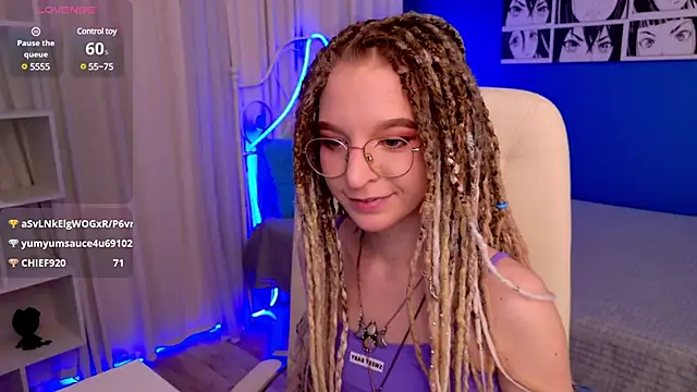 Snapshot of VioletShine chatting on March 1, 4:54 pm VioletShine online show from March 1, 4:54 pm