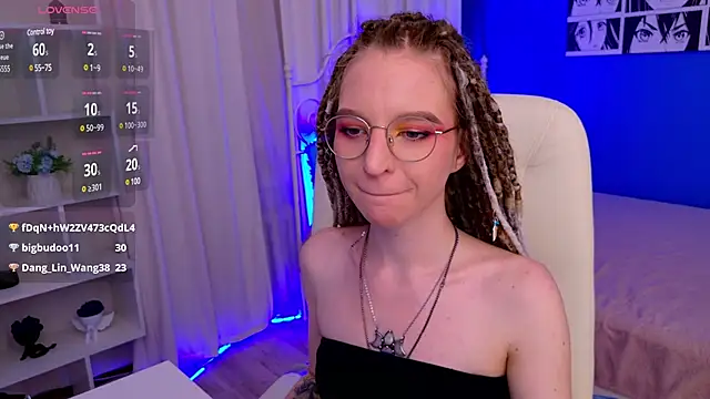 Snapshot of VioletShine chatting on February 6, 1:32 pm VioletShine online show from February 6, 1:32 pm