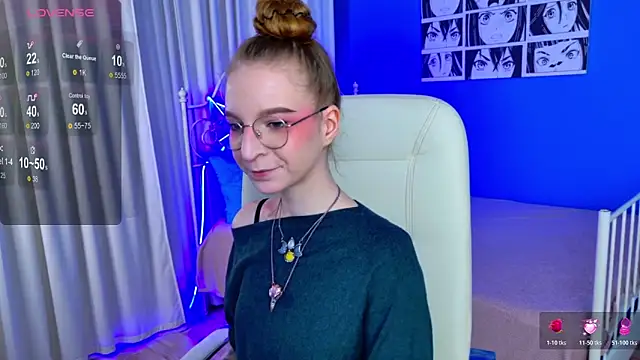 Snapshot of VioletShine chatting on November 8, 8:07 am VioletShine online show from November 8, 8:07 am