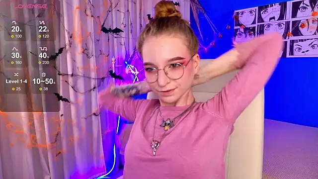 Snapshot of VioletShine chatting on October 22, 12:26 pm VioletShine online show from October 22, 12:26 pm