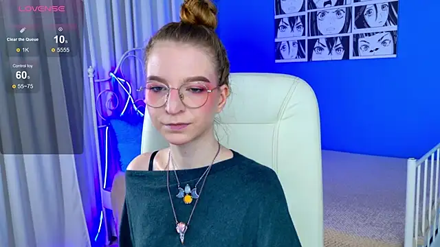 Snapshot of VioletShine chatting on November 7, 10:09 am VioletShine online show from November 7, 10:09 am