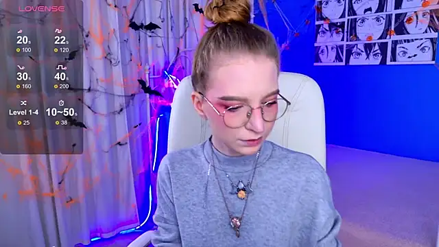 Snapshot of VioletShine chatting on October 29, 7:07 am VioletShine online show from October 29, 7:07 am