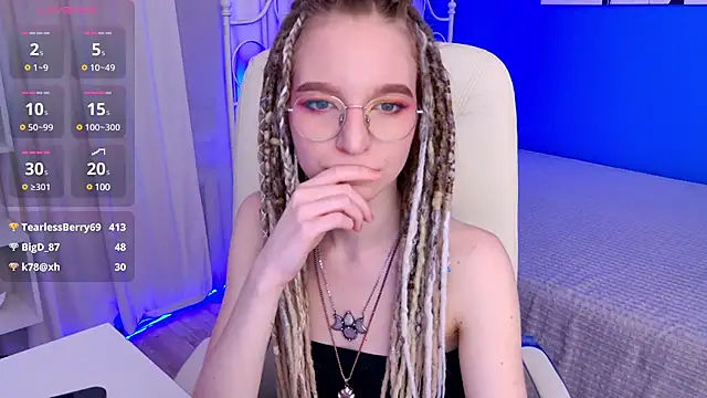 Snapshot of VioletShine chatting on January 22, 6:10 pm VioletShine online show from January 22, 6:10 pm
