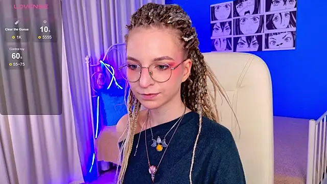 Snapshot of VioletShine chatting on November 16, 9:25 am VioletShine online show from November 16, 9:25 am