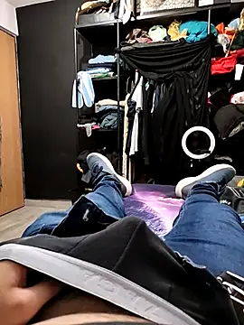 Snapshot of Alee3xxx chatting on November 6, 3:43 am Alee3xxx online show from November 6, 3:43 am