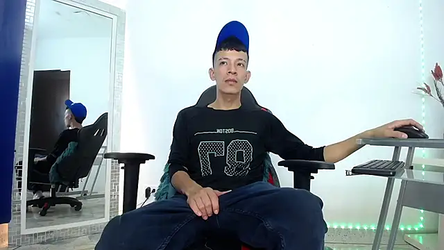 Favel Gomez7 online show from December 11, 1:49 pm